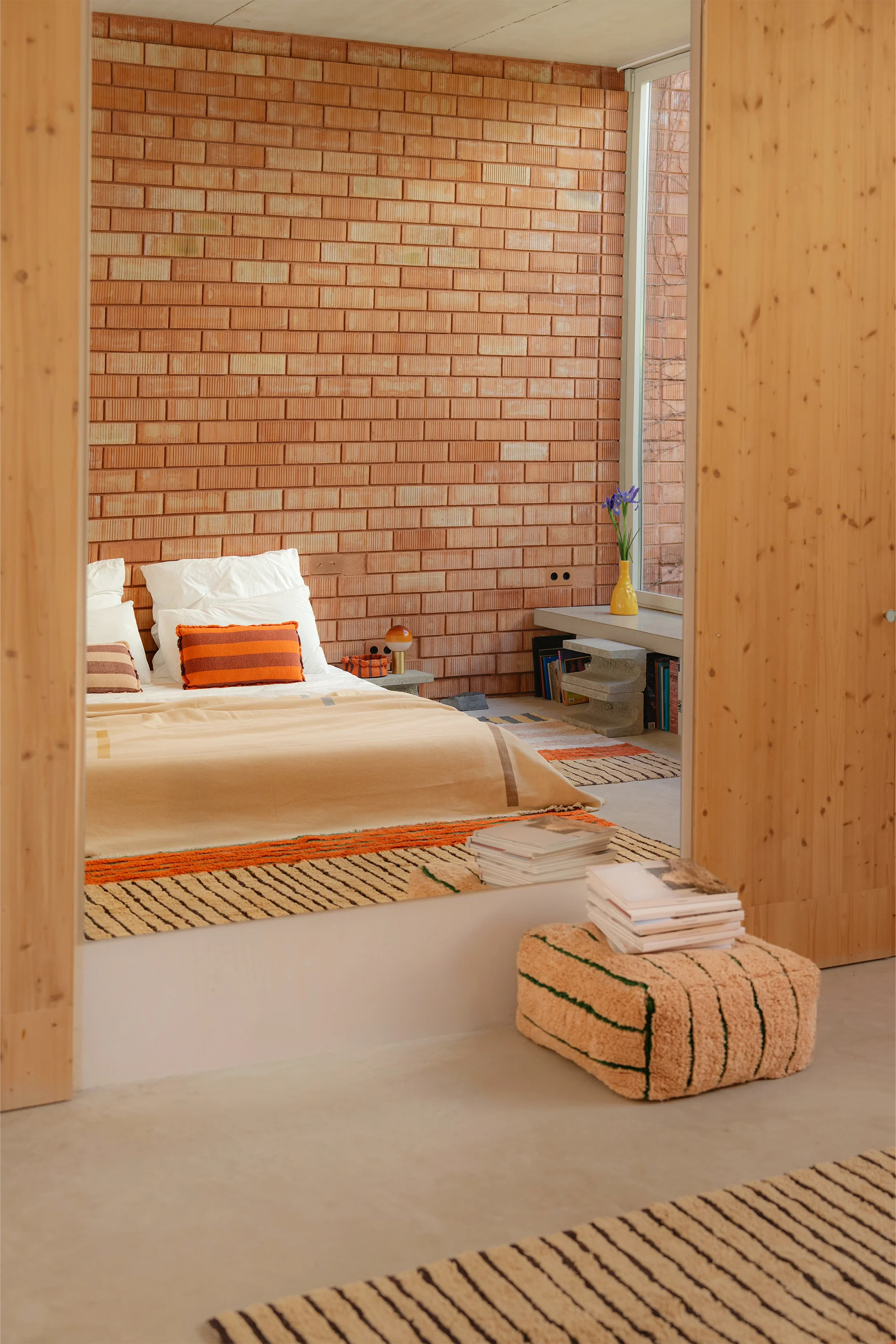 lorena-canals-pouf-lines-rose-monstera-natural image 2