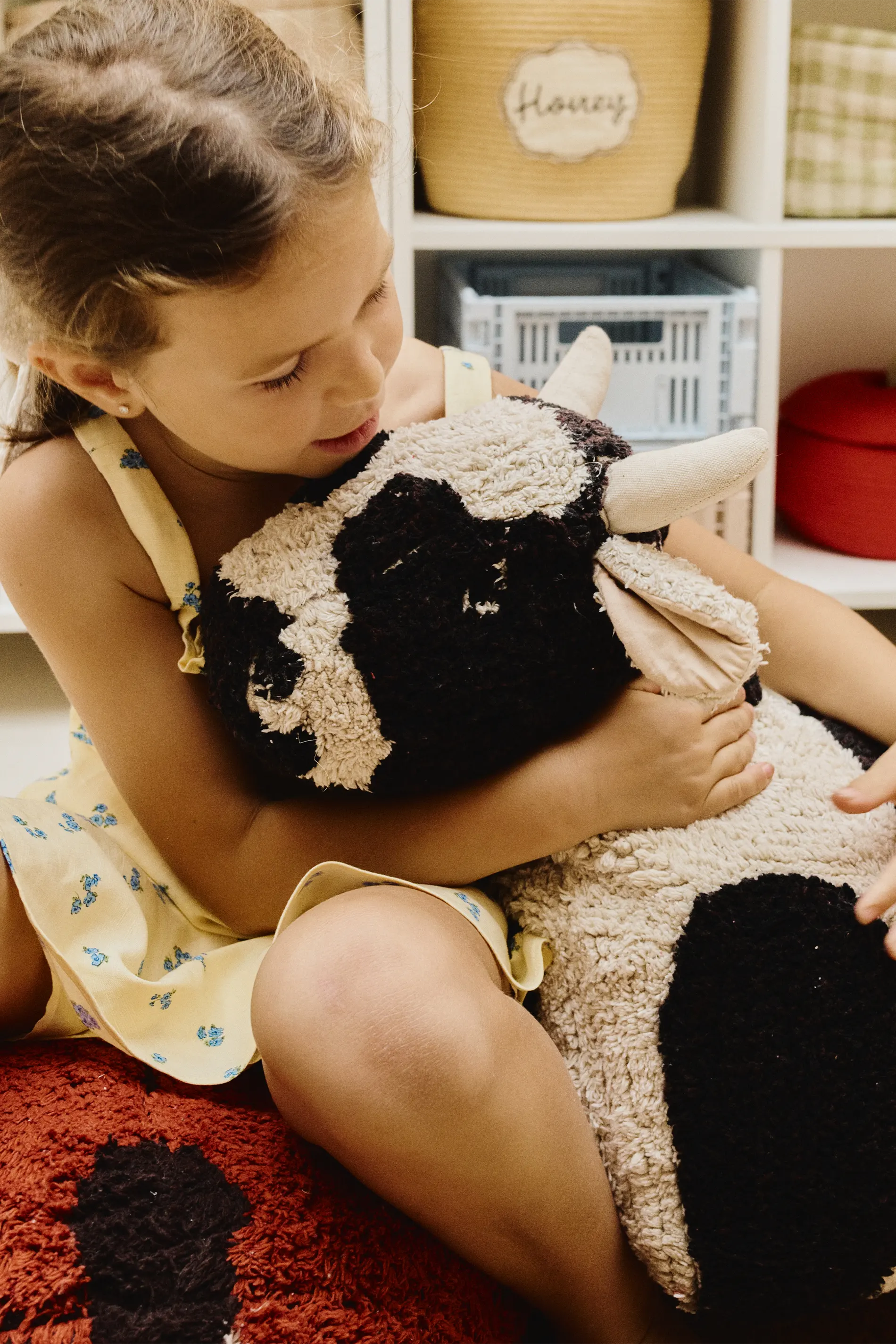 lorena-canals-pouf-lola-the-cow image 7
