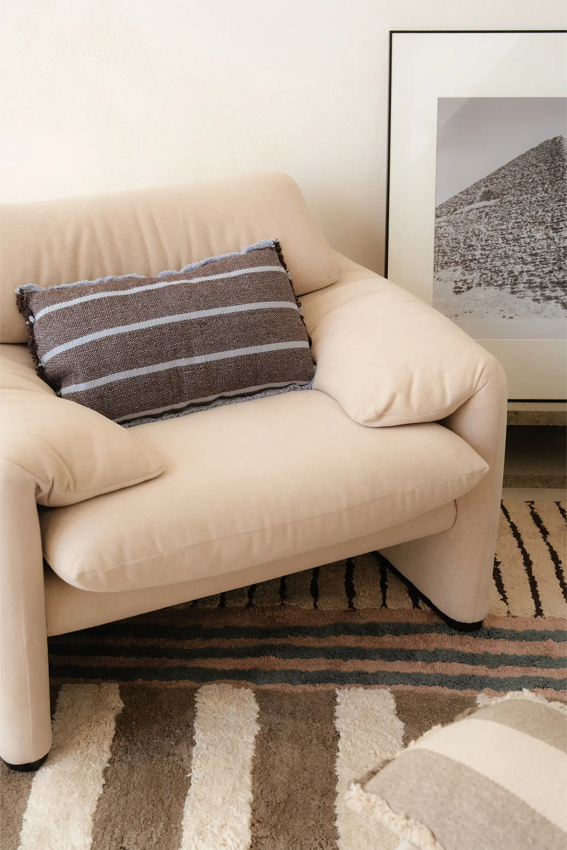 lorena-canals-lines-navy-coussin-rectangulaire-tiss-main image 2
