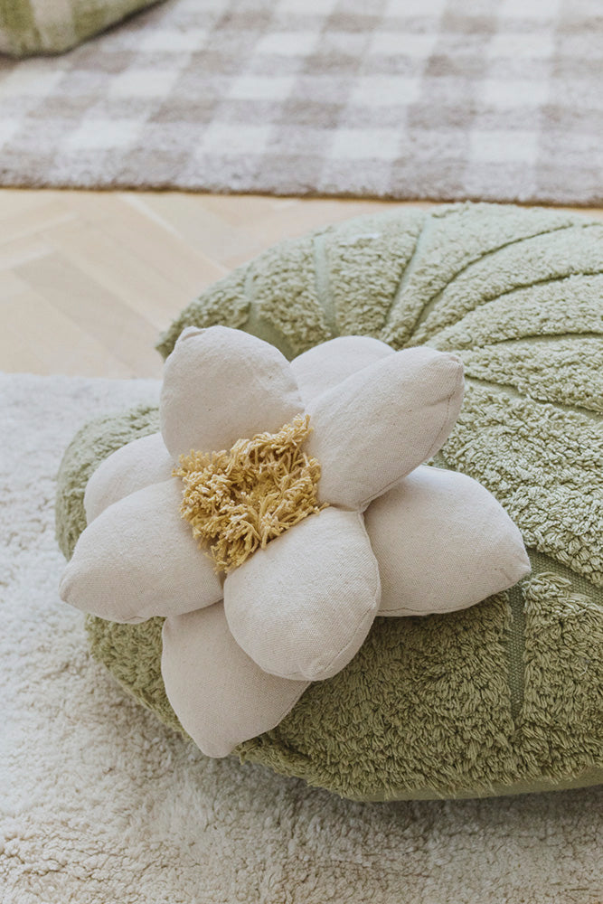 lorena-canals-water-lily-coussin-de-sol image 6
