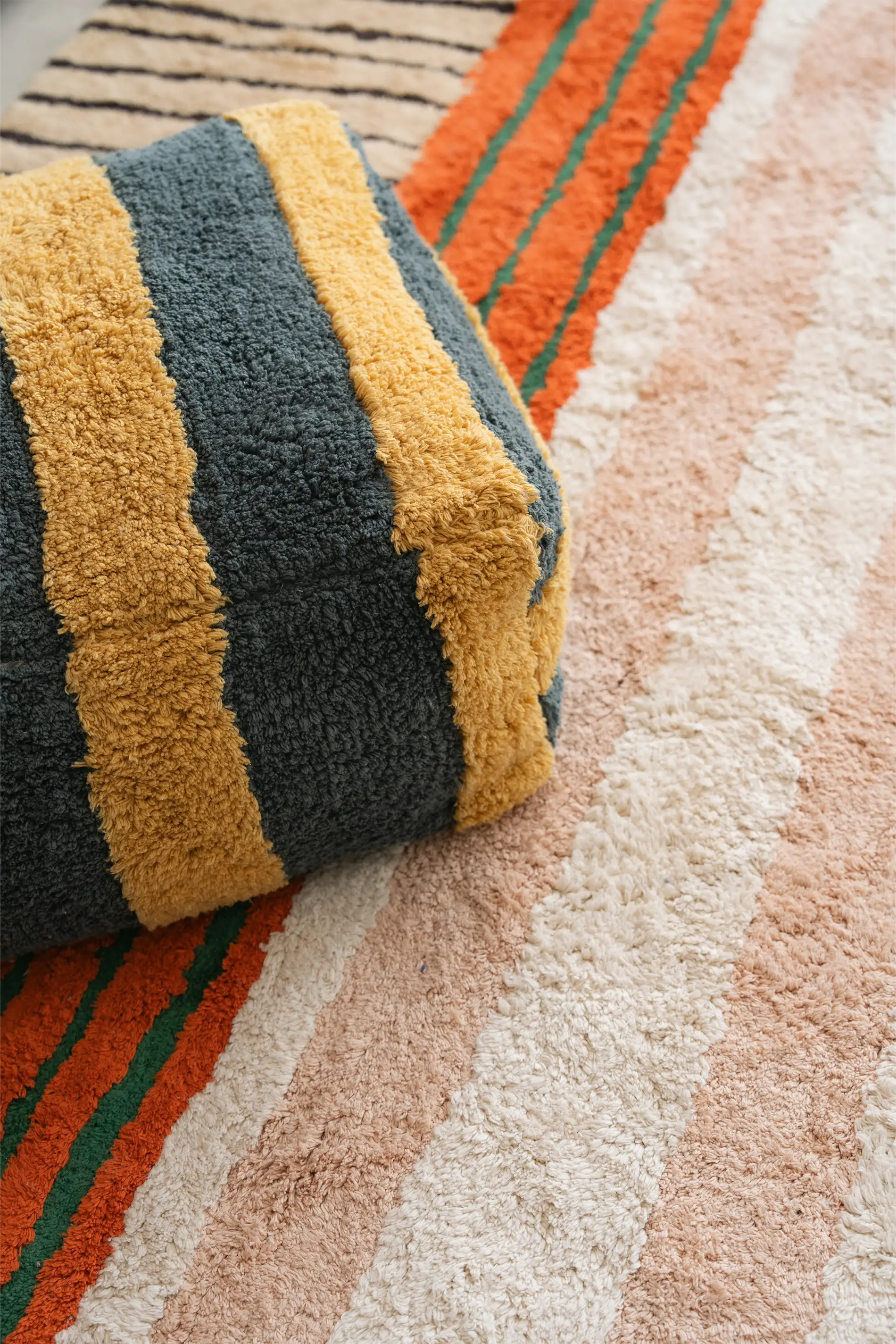 lorena-canals-pouf-lines-terrazo-pouf-ray-artisanal image 5
