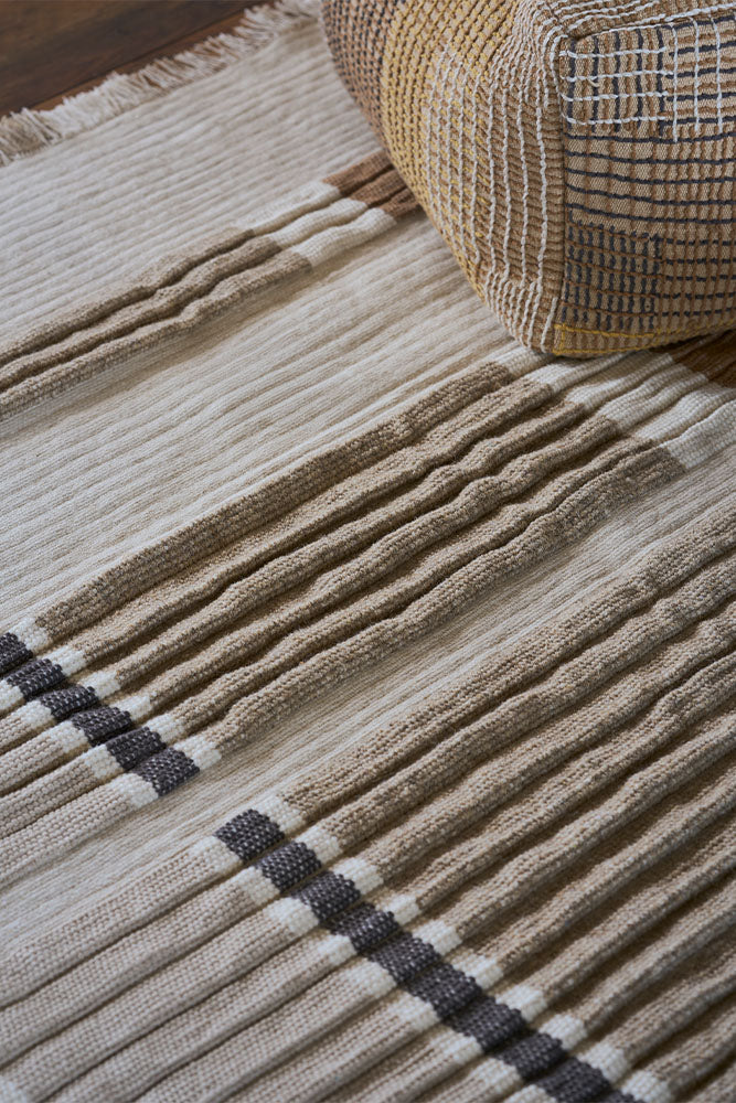 lorena-canals-tapis-handloom-columns-natural image 3