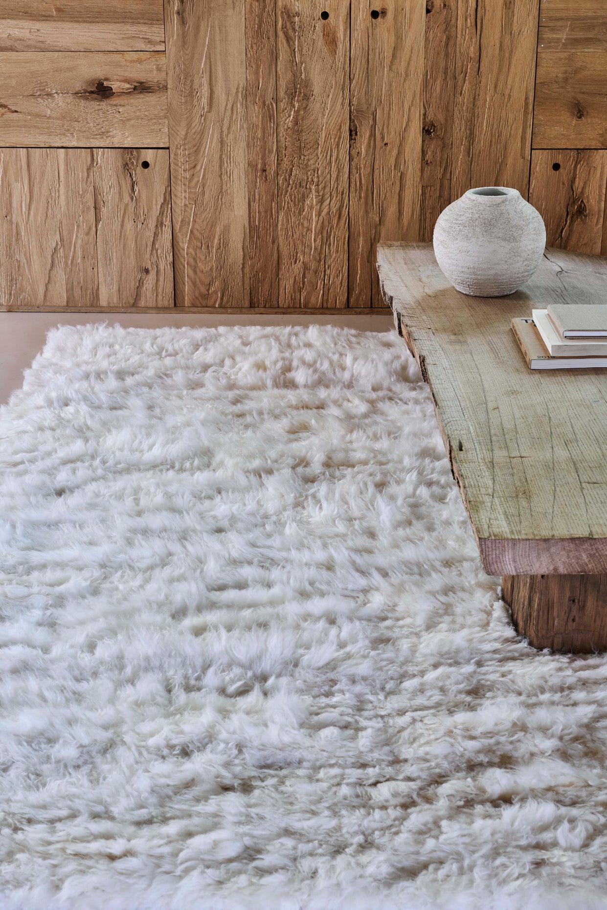 toulemonde-bochart-toison-blanc-cru-tapis-en-peau-lain-e-tiss-e-main image 4