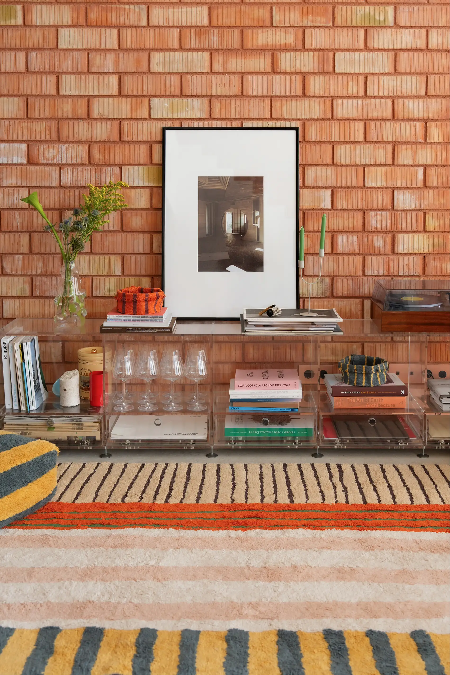 lorena-canals-tapis-lavable-color-on-clay-tapis-coton-rayures-terracotta image 4