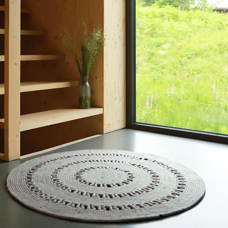 nattiot-bibek-gris-m-tapis-rond-laine-feutr-e-ajour-e image 2