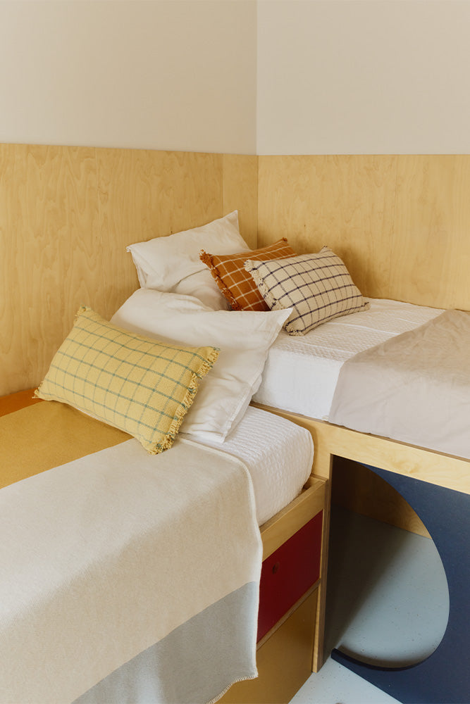 lorena-canals-coussin-geo-block-honey-coussin-bauhaus image 4