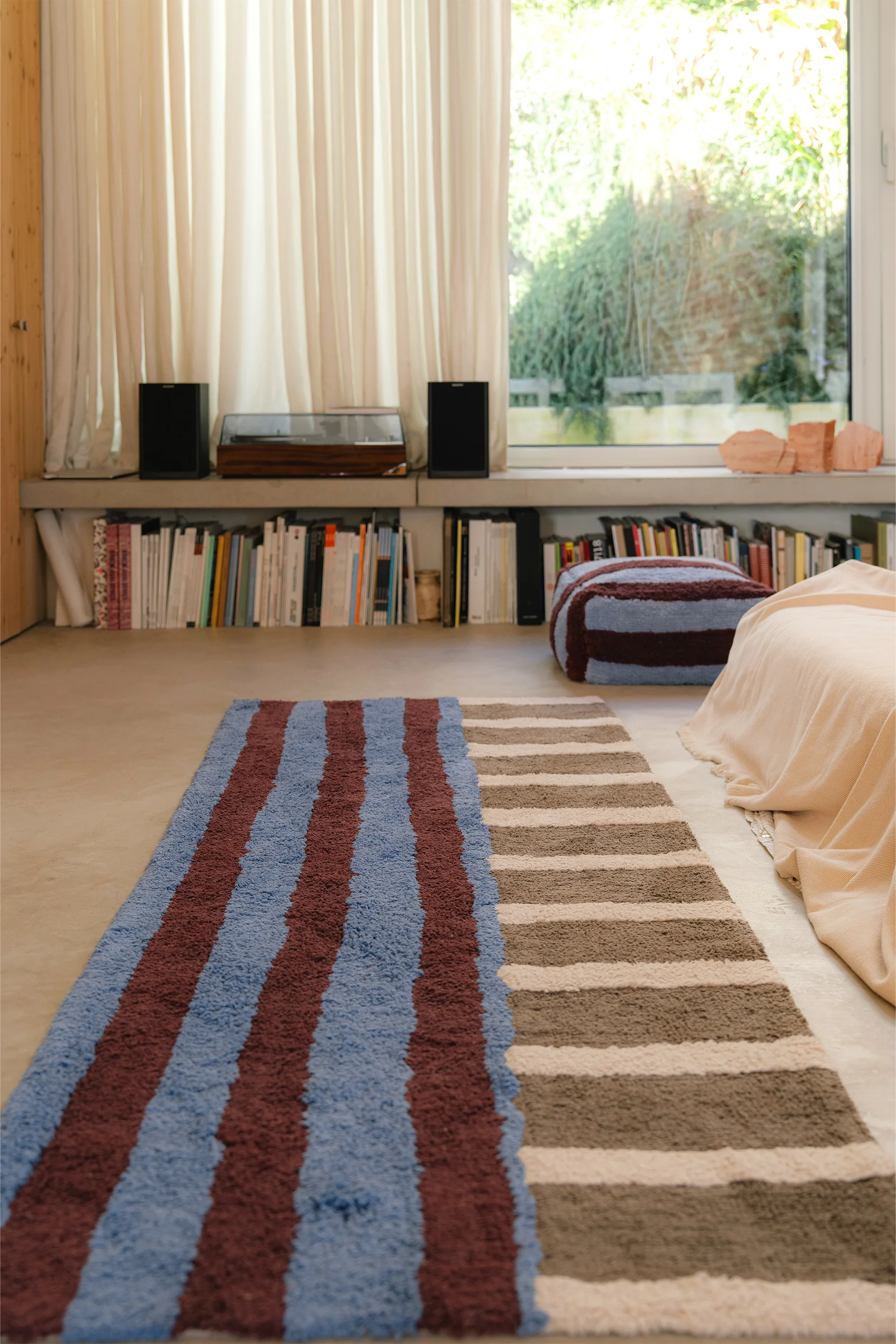 lorena-canals-color-on-indigo-blue-tapis-de-couloir-lavable image 3