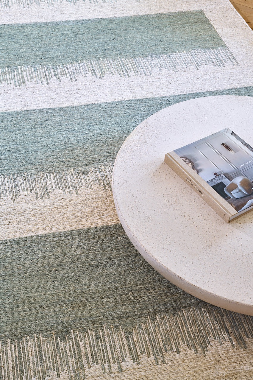 toulemonde-bochart-figueras-aqua-tapis-en-jute-dor-nou-main image 4