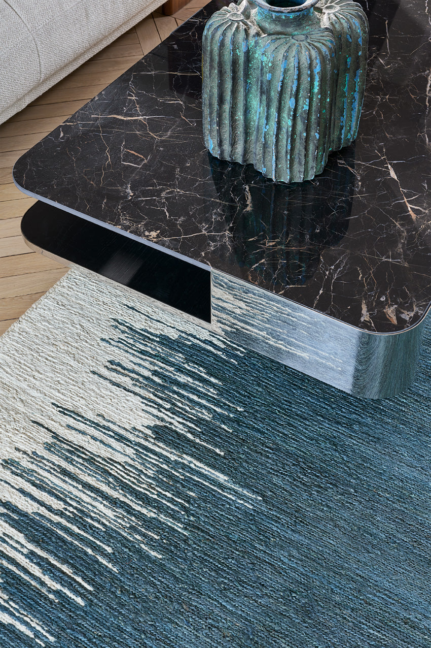 toulemonde-bochart-saona-bleu-tapis-organique-bleu-profond image 4
