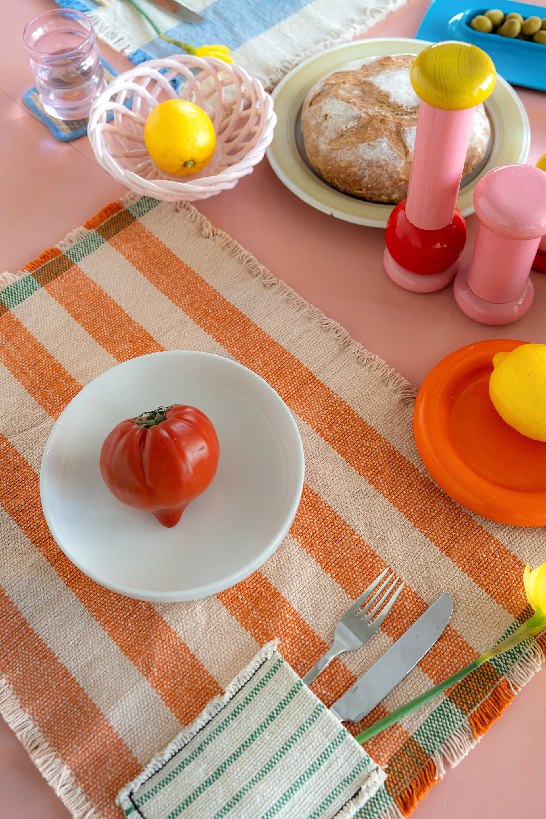 lorena-canals-pack-2-sets-de-table-handloom-avec-poche-terracotta image 2