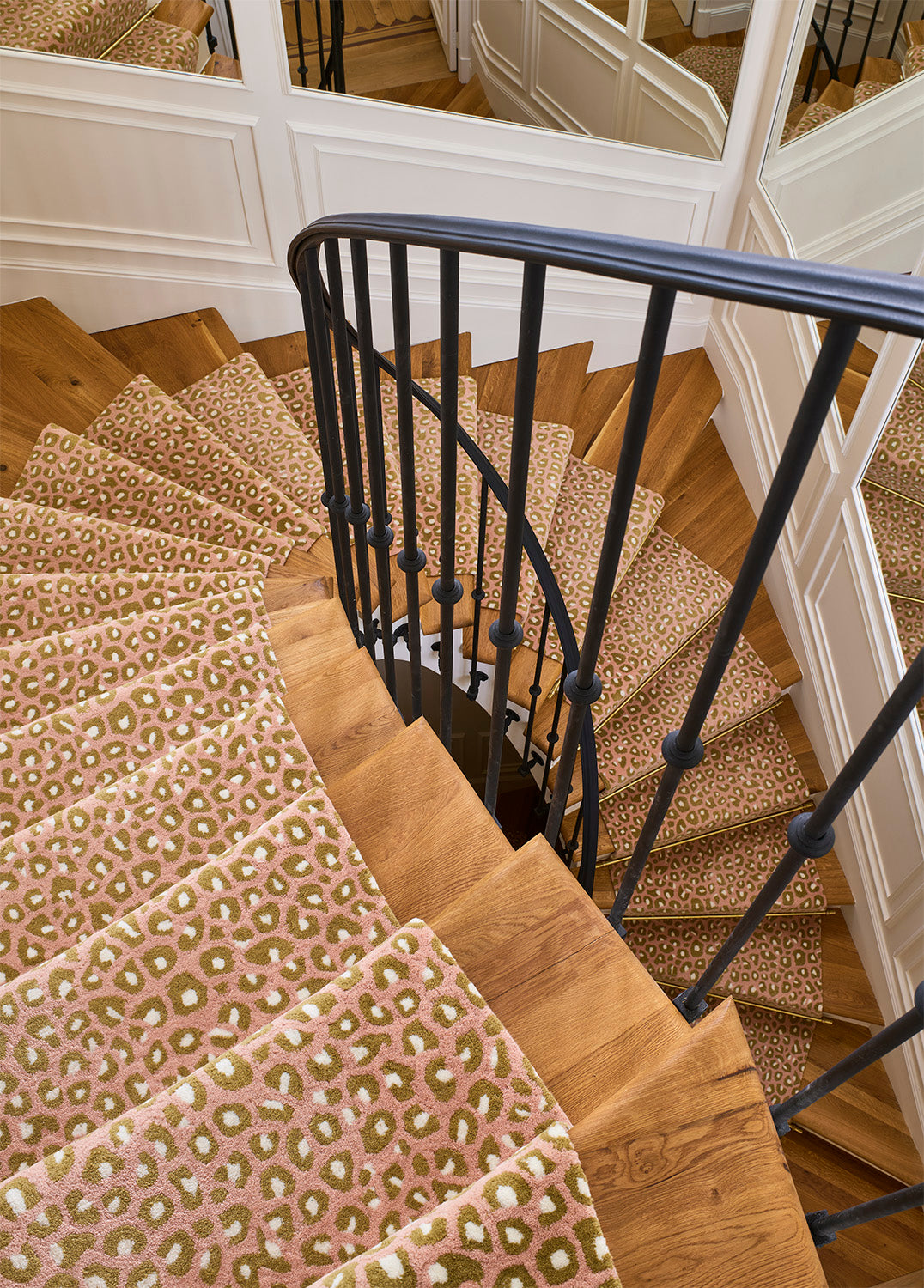 toulemonde-bochart-l-opard-rose-tapis-en-laine-tuft-main image 3