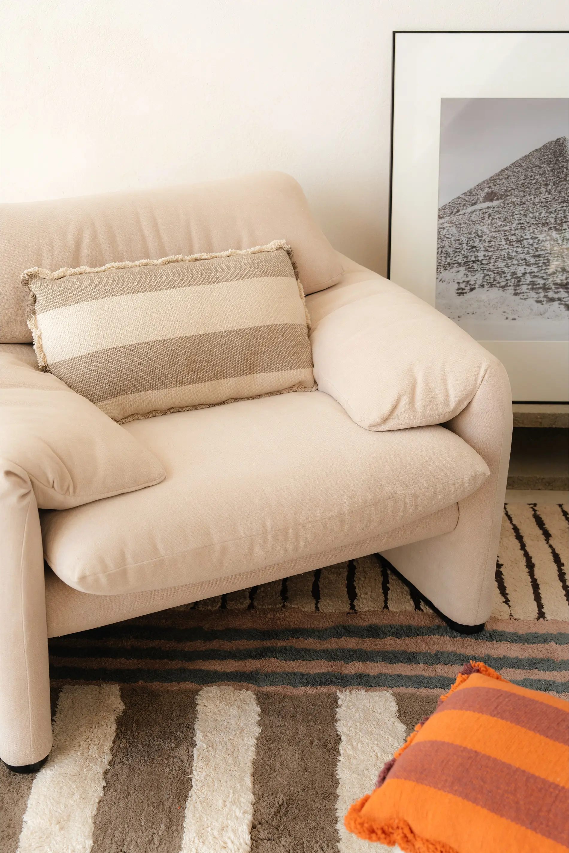 lorena-canals-lines-brown-coussin-rectangulaire-tiss-main image 2