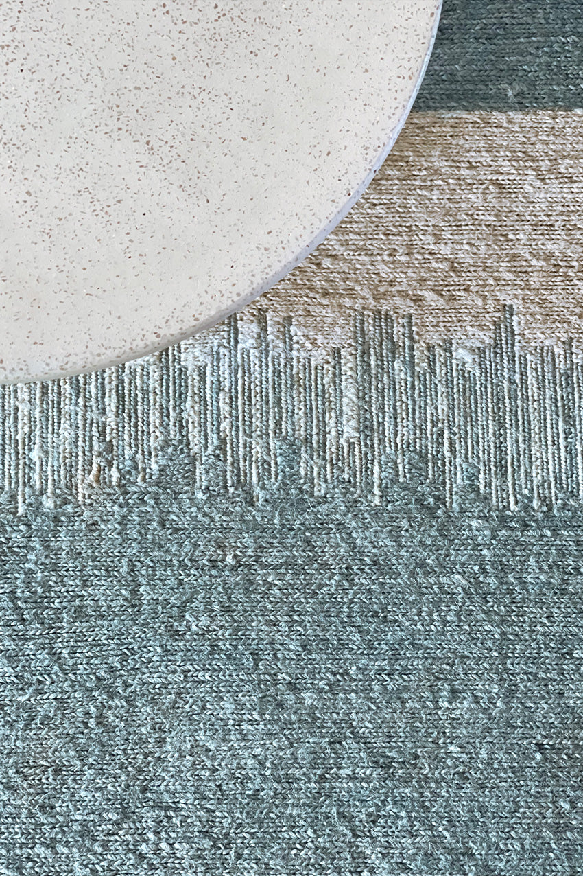 toulemonde-bochart-figueras-aqua-tapis-en-jute-dor-nou-main image 7