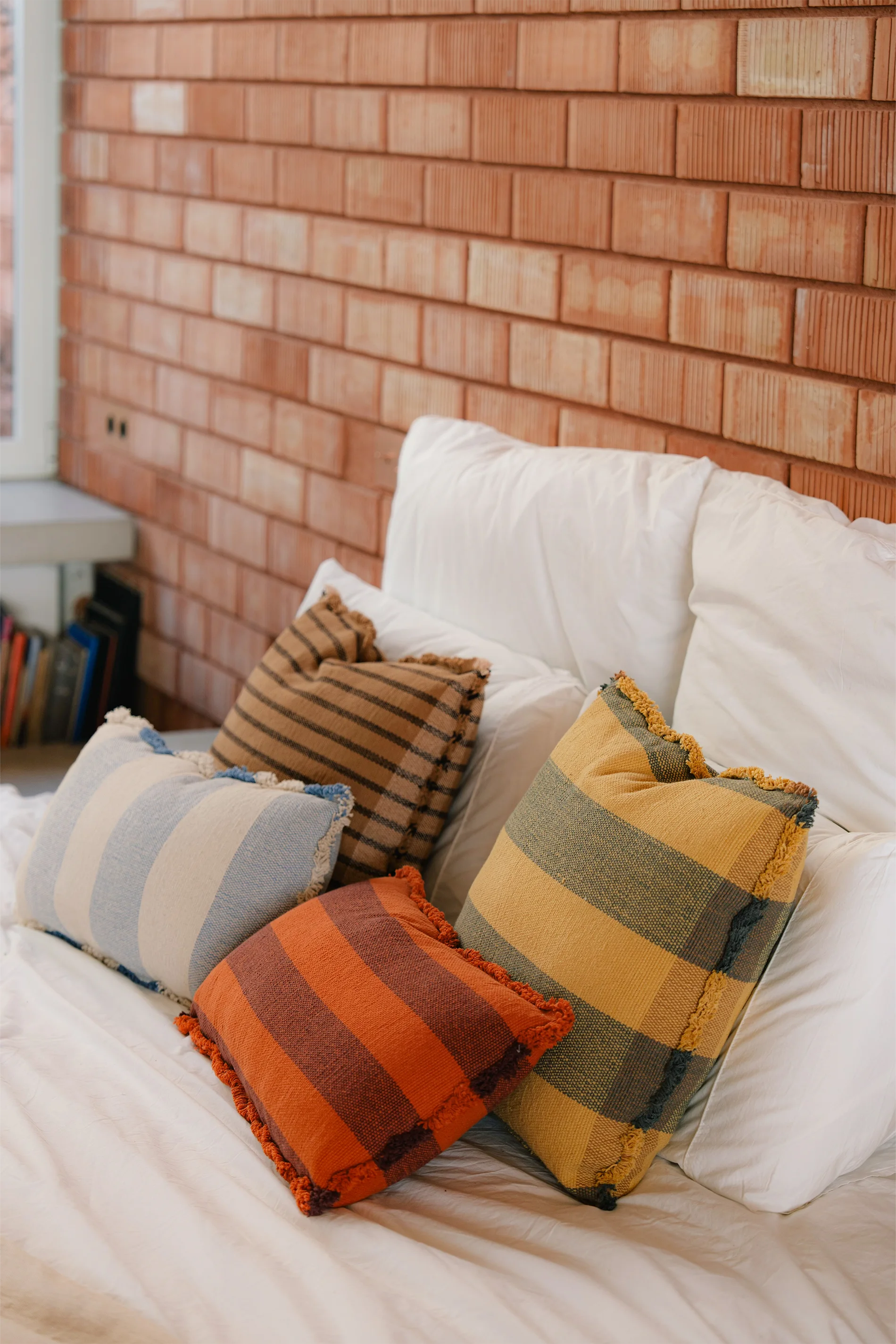lorena-canals-lines-blue-coussin-rectangulaire image 6