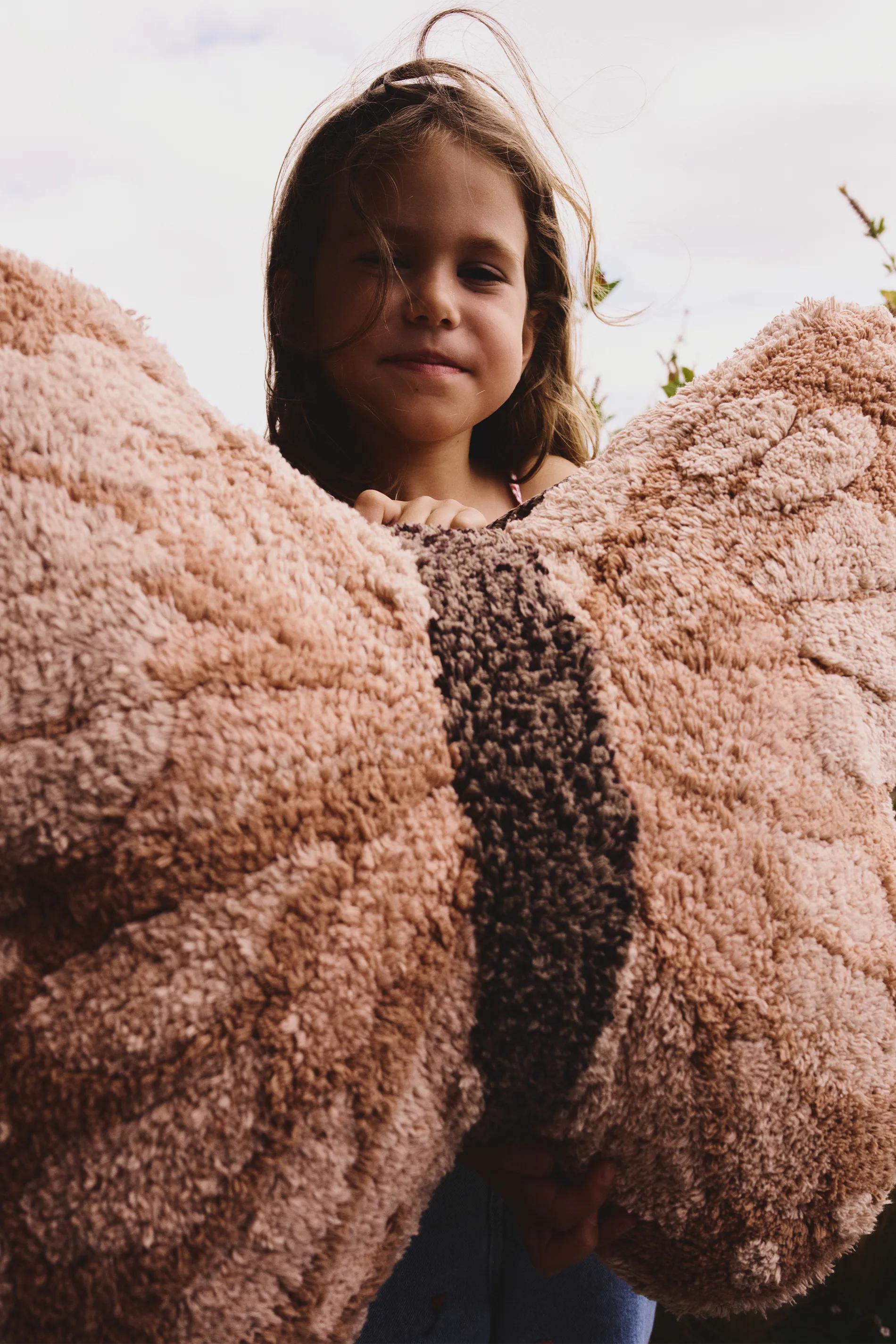 lorena-canals-coussin-de-sol-butterfly image 4