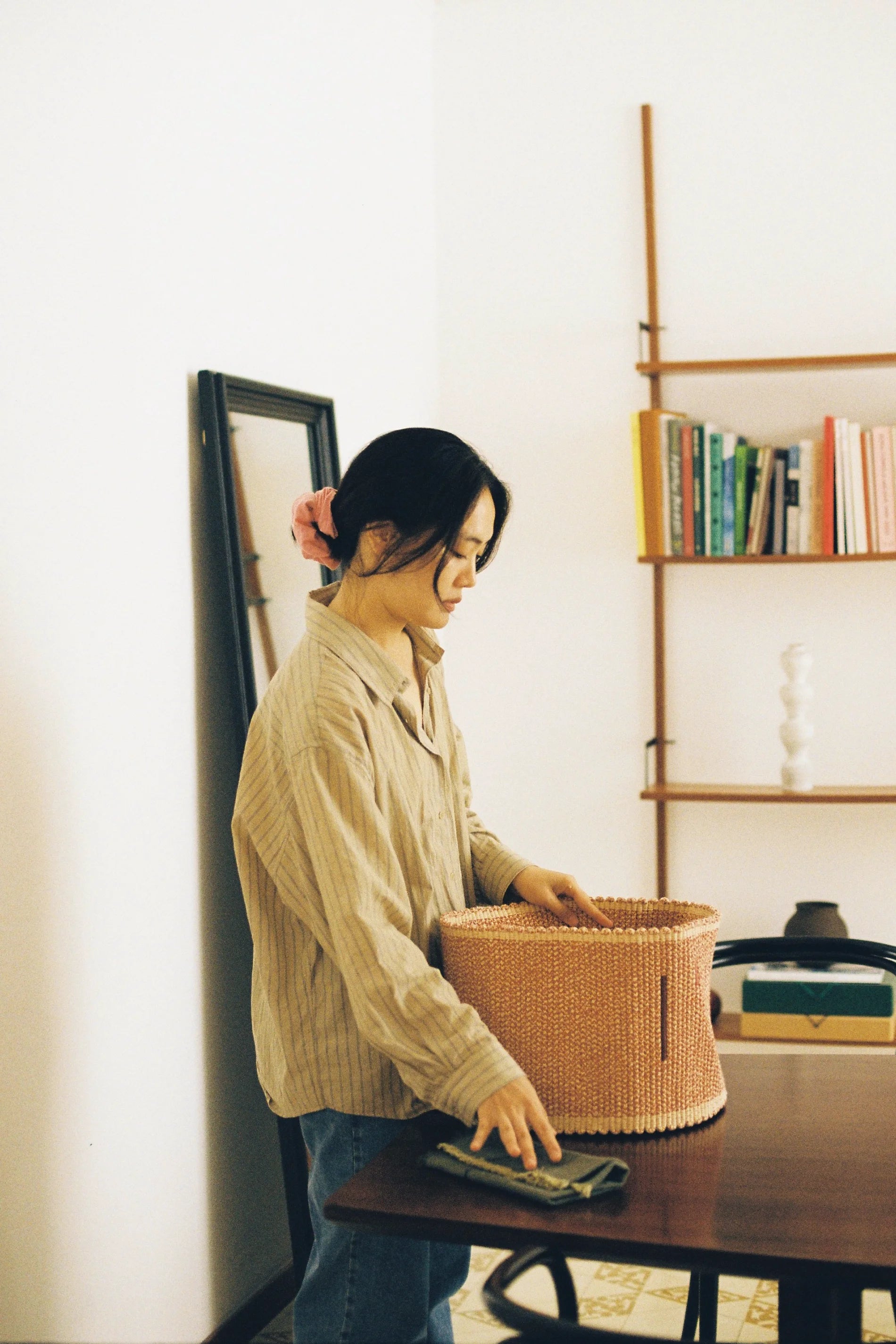 lorena-canals-panier-handloom-vertical-terracota image 2