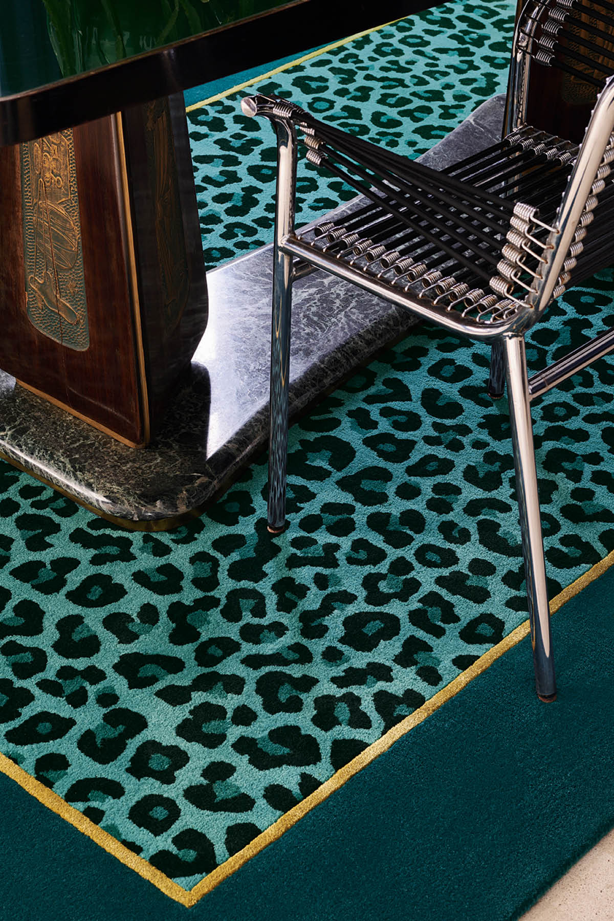 toulemonde-bochart-fauve-aqua-tapis-l-opard-bleu-170x240-200x300-250x350 image 5