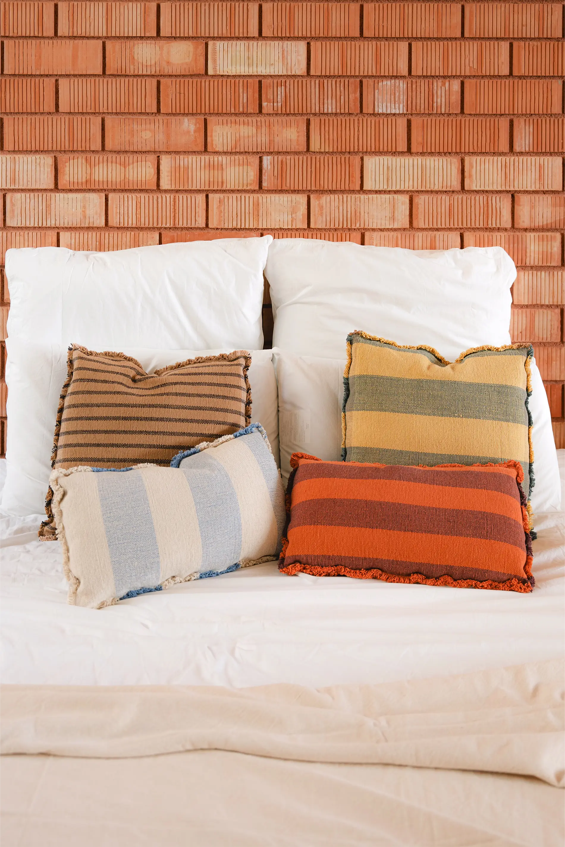 lorena-canals-coussin-lines-terrazzo-coussin-tiss-main image 4