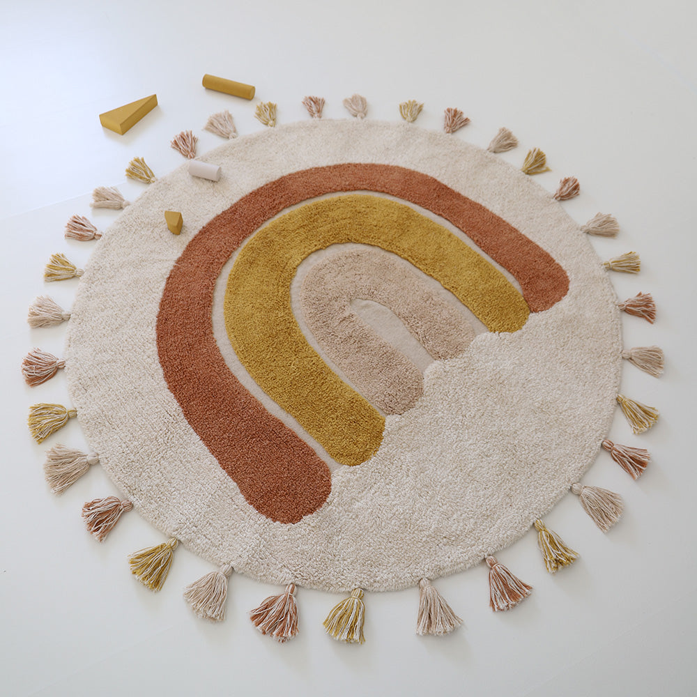 nattiot-rainbow-toffee-tapis-enfant-rond-coton-lavable-arc-en-ciel-pompons image 2