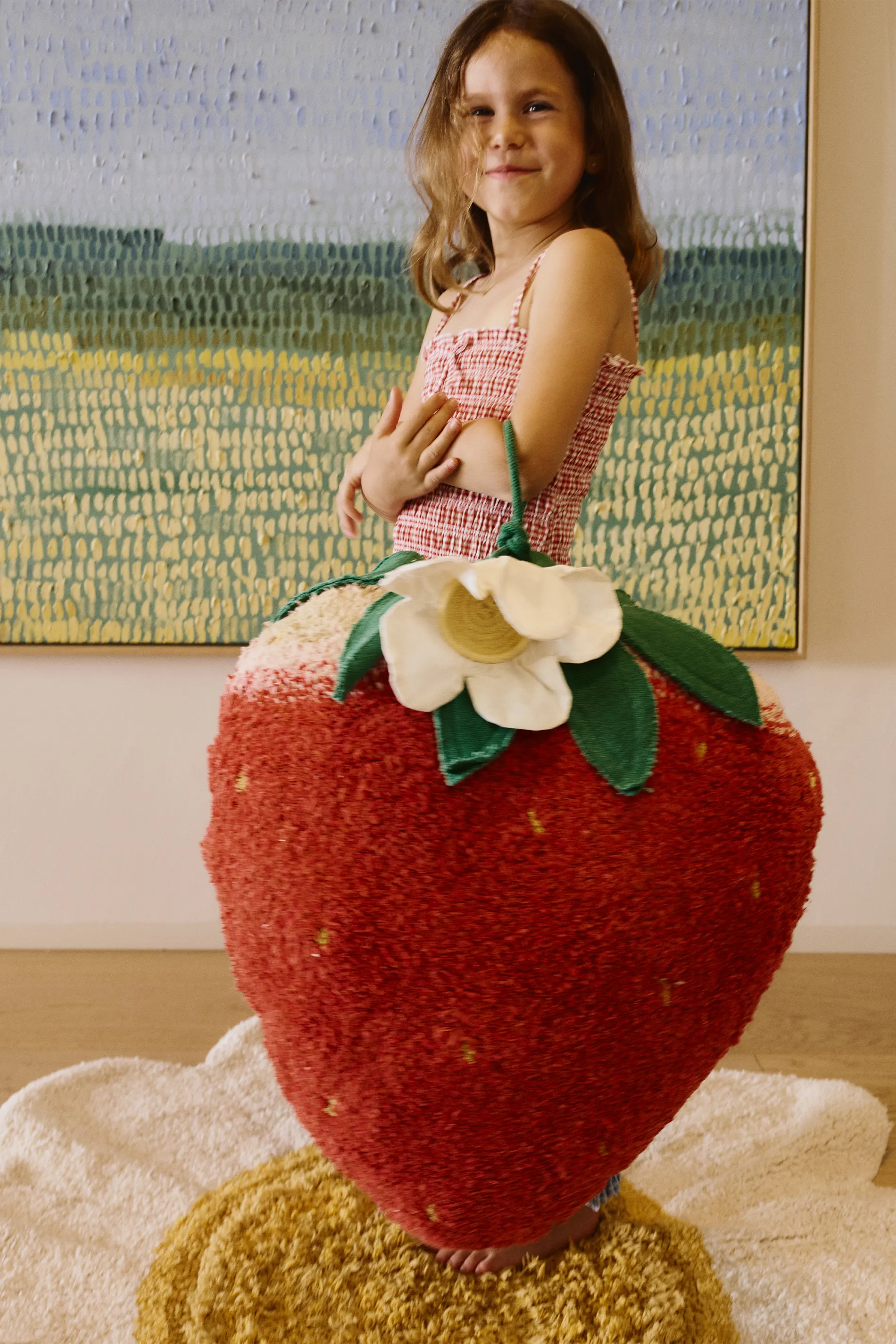 lorena-canals-strawberry-coussin-de-sol-fraise image 3