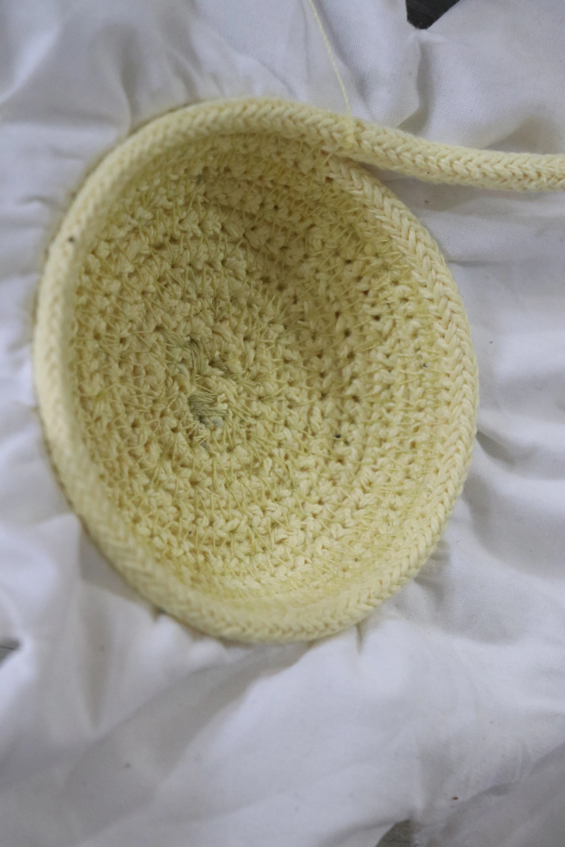 lorena-canals-strawberry-coussin-de-sol-fraise image 5