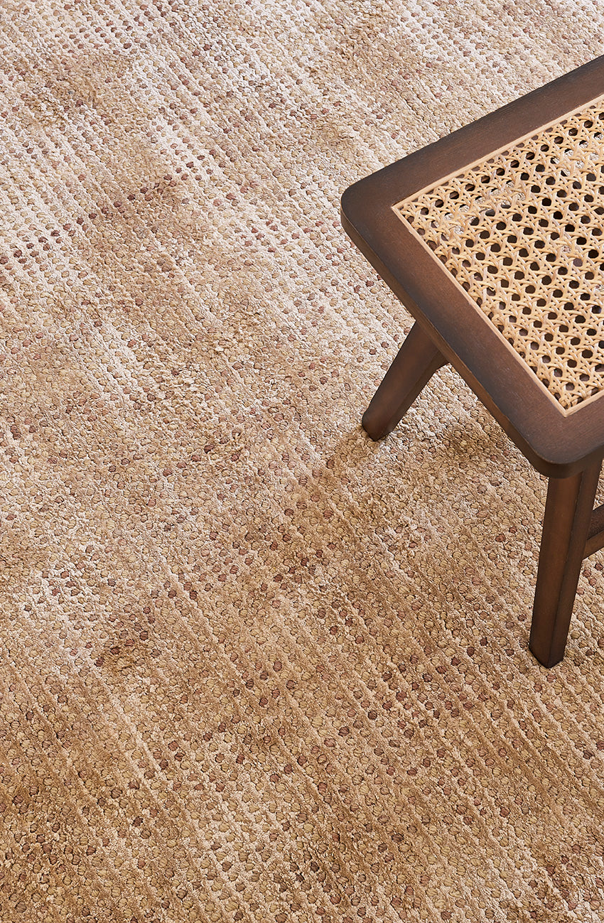 toulemonde-bochart-ariane-ocre-tapis-laine-et-tencel-tiss-main image 2