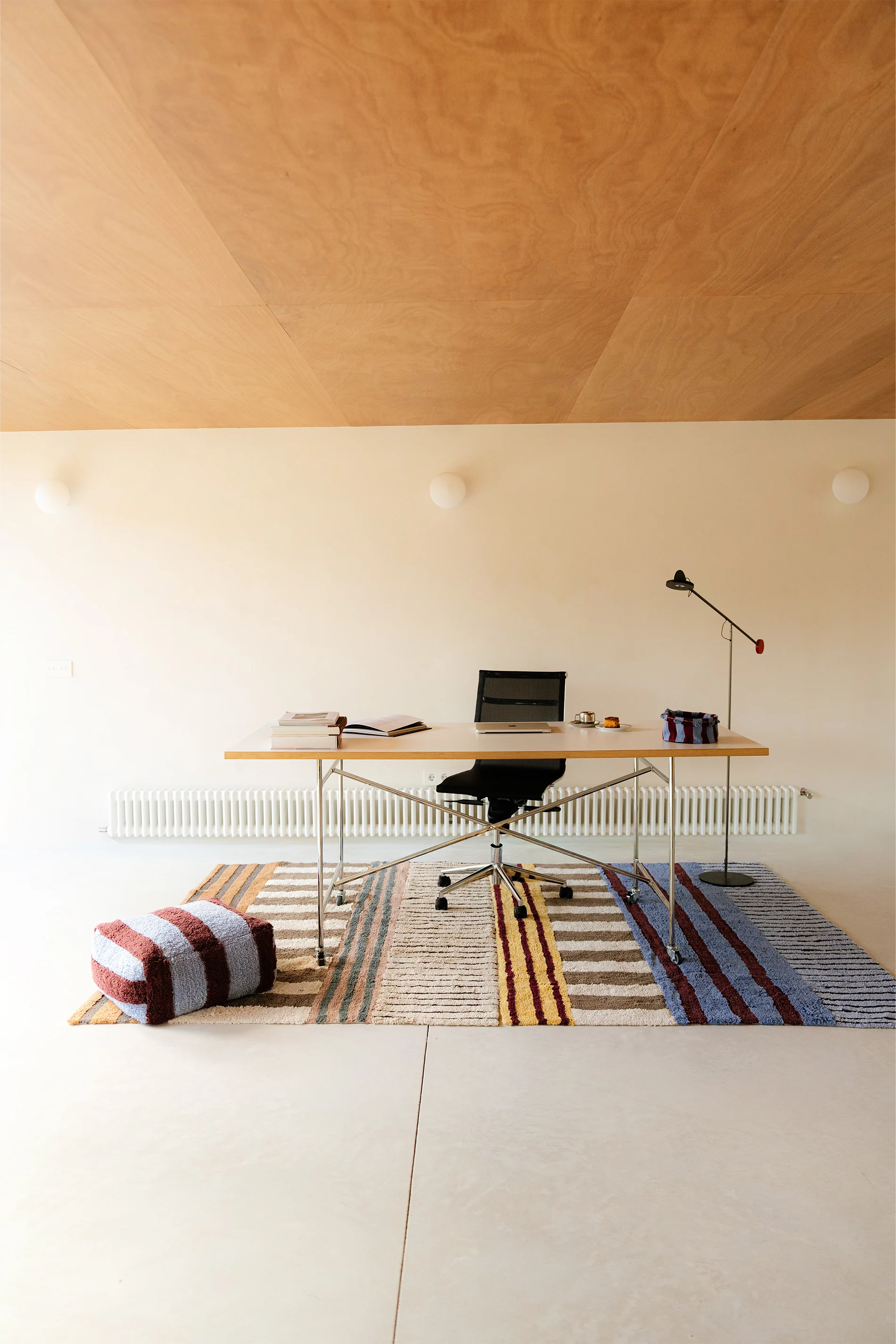 lorena-canals-pouf-lines-marsala image 4