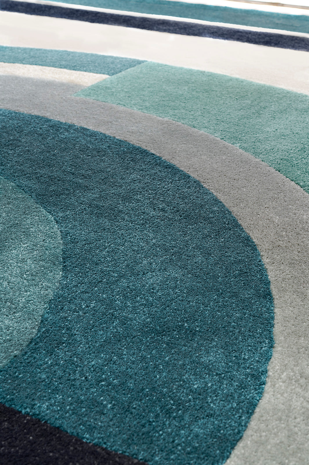 toulemonde-bochart-josep-tapis-bleu-c-ladon-outdoor-170x240 image 4