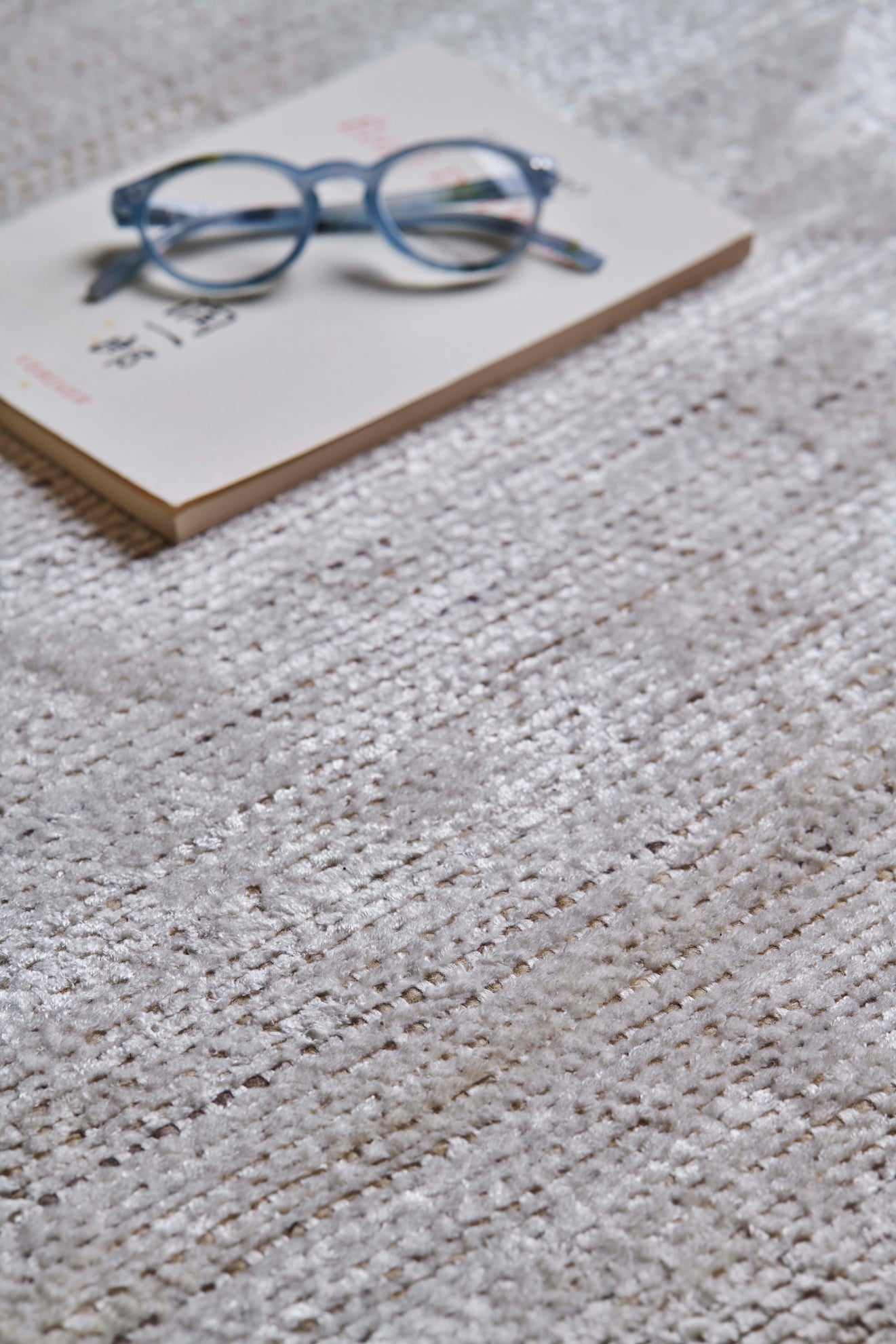 toulemonde-bochart-dotty-craie-tapis-beige-laine-et-fibre-de-bambou-tiss-main image 4