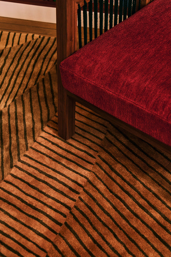 toulemonde-bochart-ammonite-ocre-tapis-en-laine-tuft-main-200x300 image 4