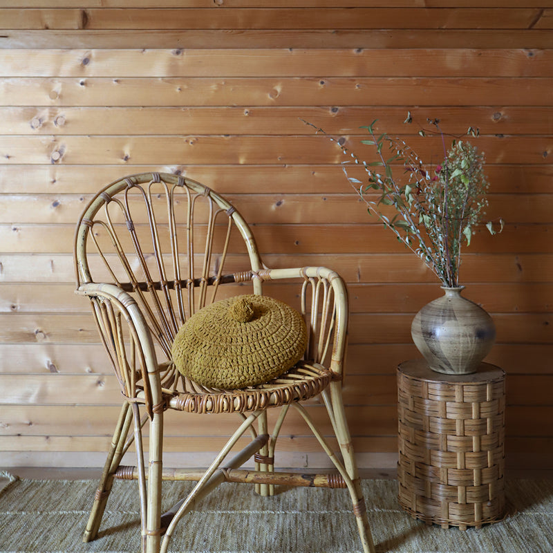 nattiot-lenka-moutarde-coussin-coton-rond-crochet-pompon image 3