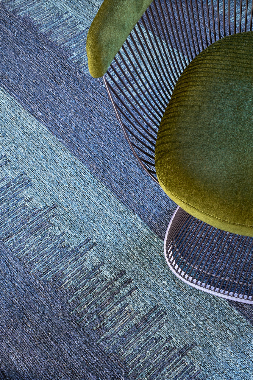 toulemonde-bochart-almonia-tapis-bleu-et-dor-jute-nou-main image 4