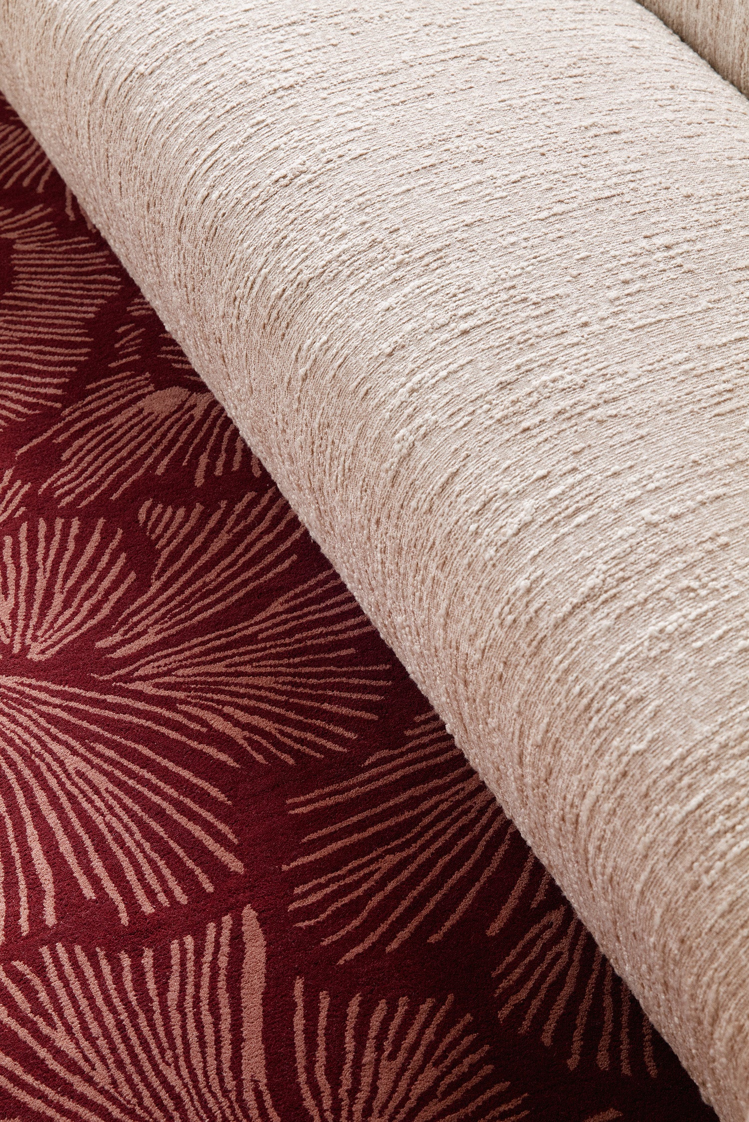 toulemonde-bochart-gala-bordeaux-tapis-laine-tuft-main-floral image 5