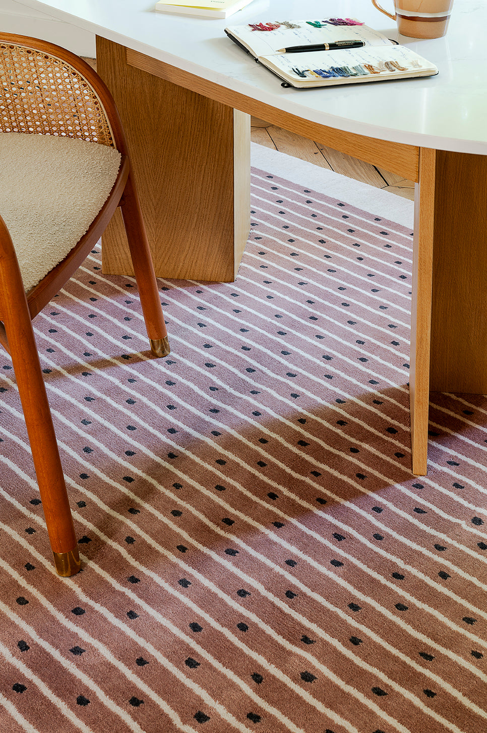 toulemonde-bochart-exclamation-bois-de-rose-tapis-laine-tuft-main-andr-e-putman image 3