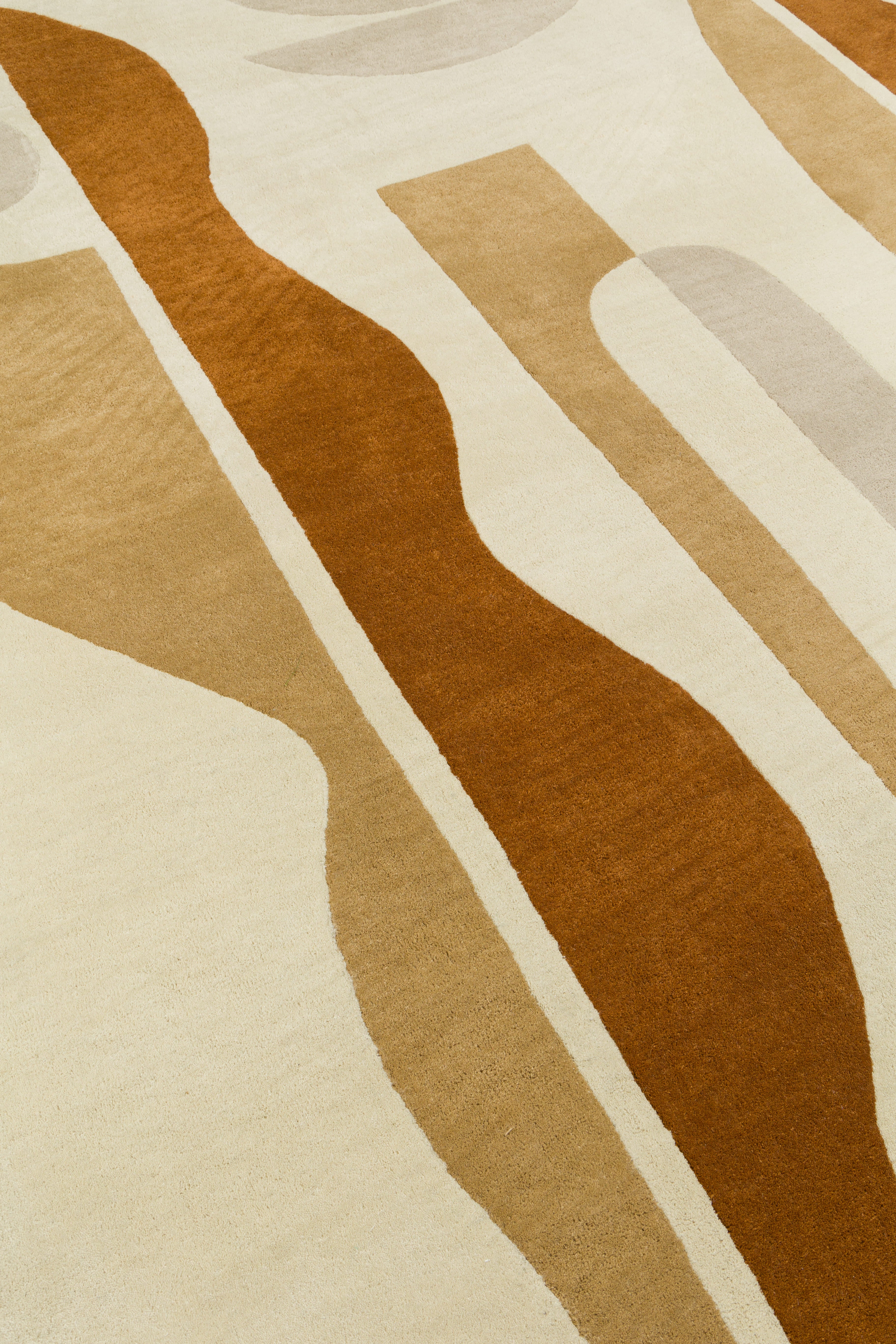 toulemonde-bochart-la-nuit-beige-tapis-sonia-laudet-200x240-250x300-outdoor image 6